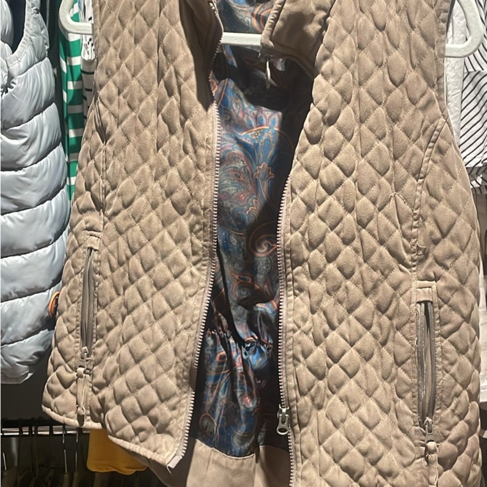 Quilted Vest. Good condition. Outback trading co. Size medium.